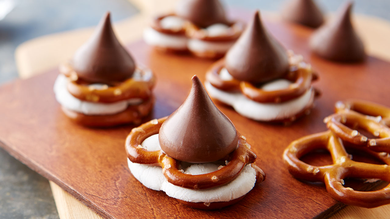 tray of pretzels topped with hersheys kisses milk chocolate candy