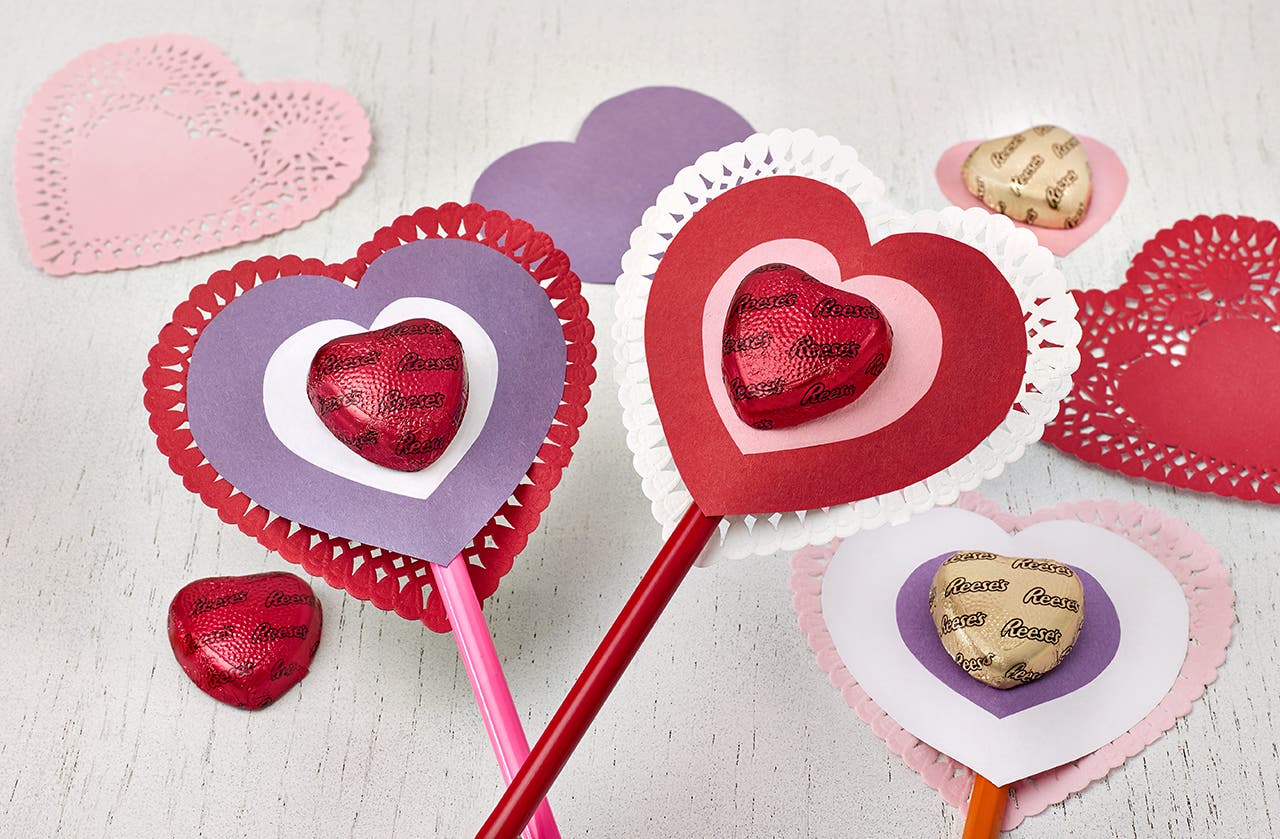 DIY Valentine Paper Heart Straw Toppers