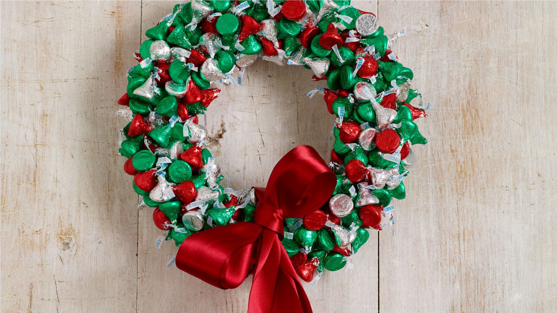 HERSHEY’S KISSES Candy Wreath | Crafts