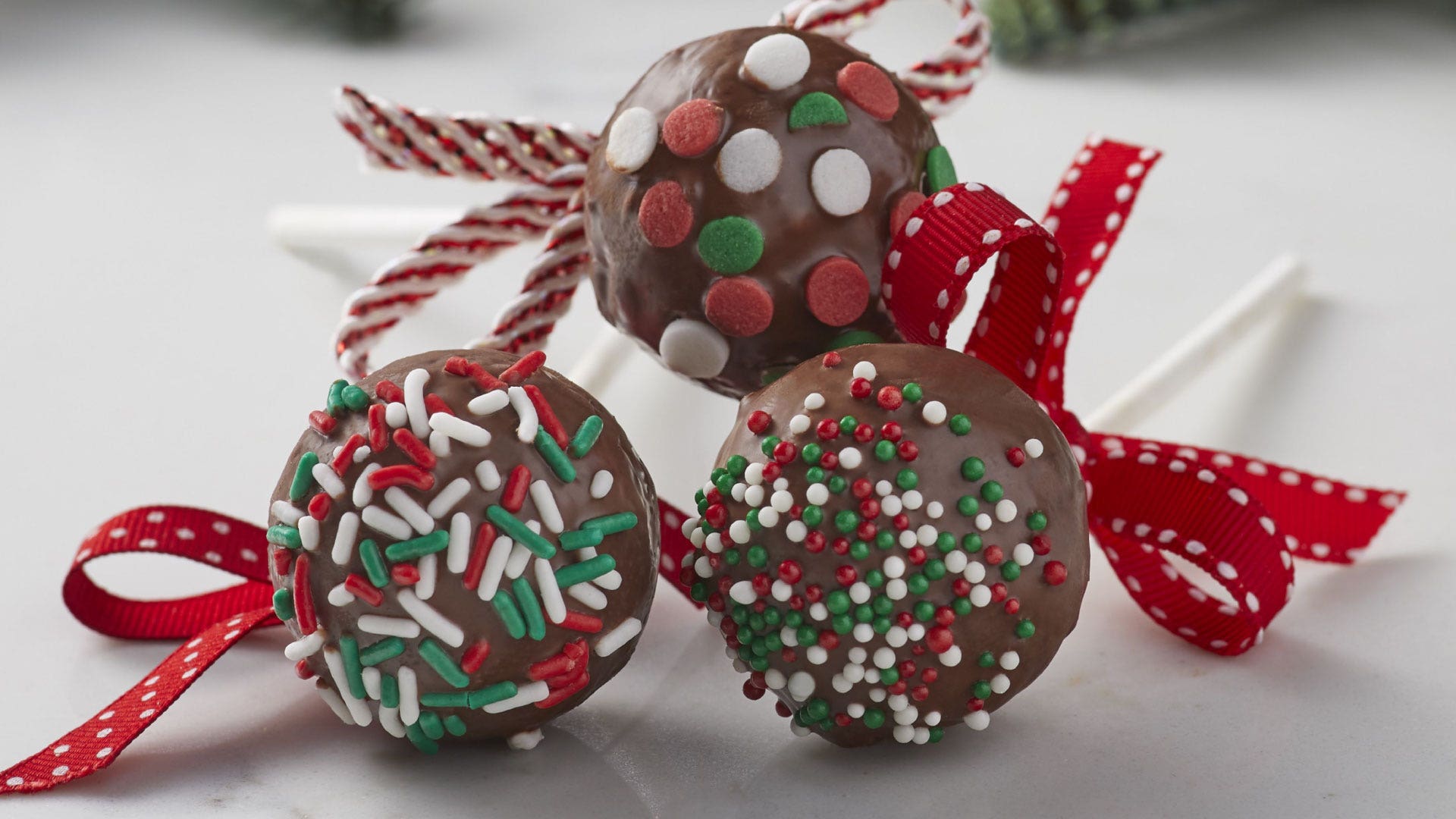 Chocolate Peppermint Brownie Balls - The Soccer Mom Blog