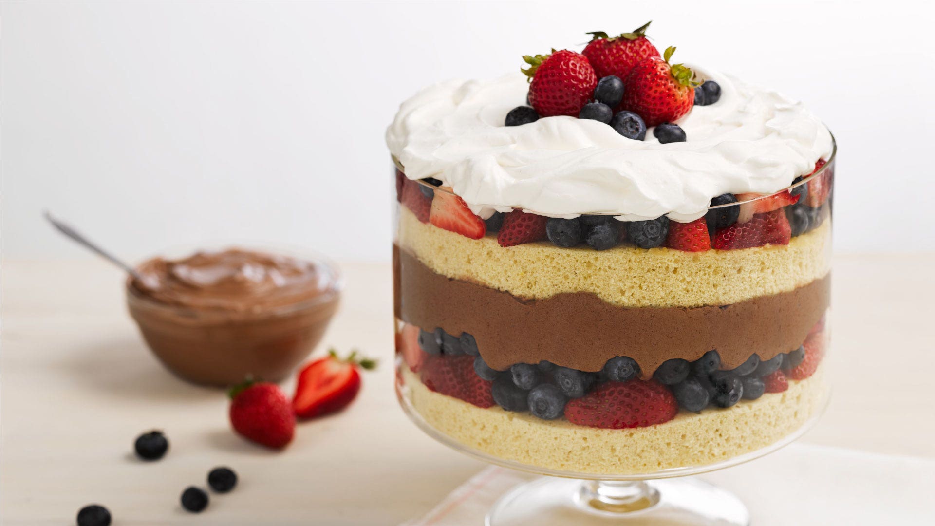 Easy Chocolate Cake Trifle | Trifle dessert recipes, Recipes using cream  cheese, Trifle pudding