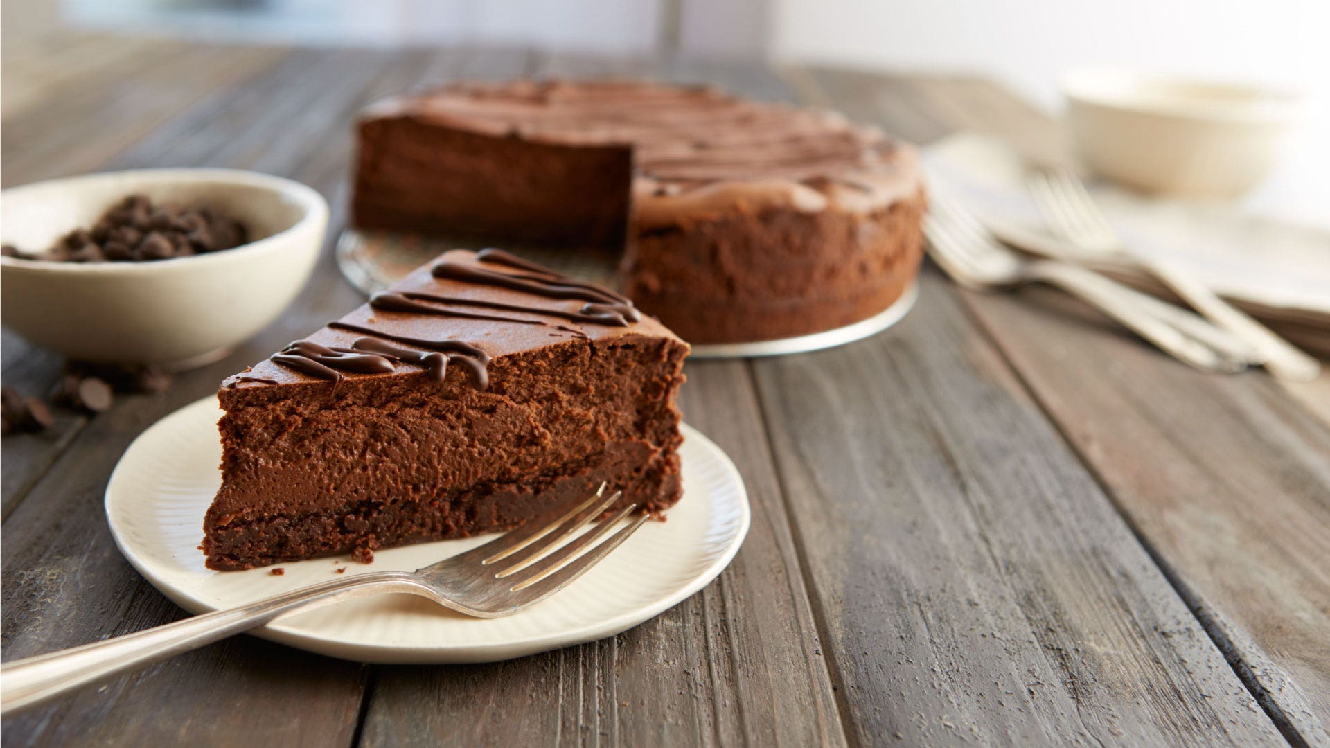 https://www.hersheyland.com/content/dam/hersheyland/en-us/recipes/recipe-images/376-hersheys-special-dark-chocolate-truffle-brownie-cheesecake.jpg
