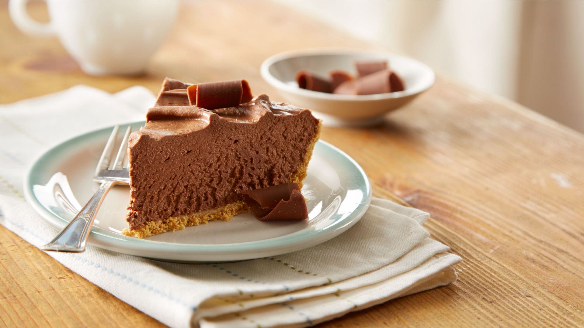 Рецепт шоколадного чизкейка в домашних. Чизкейк шоколадный. Шоколадный чизкейк без выпечки с творогом. Гато десерт. Стаканчик чизкейк шоколадный.