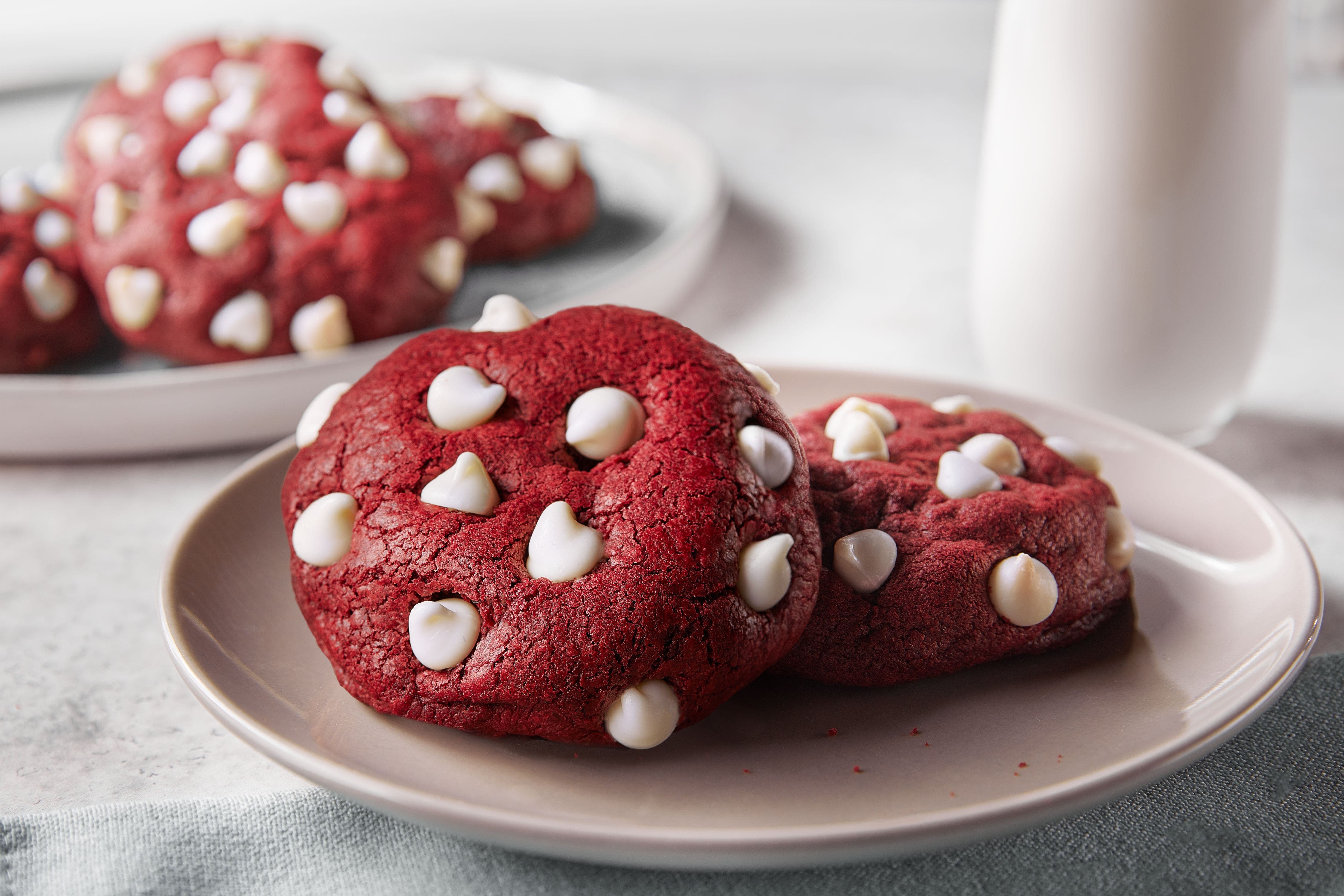 https://www.hersheyland.com/content/dam/hersheyland/en-us/recipes/recipe-images/807-hersheys-cream-cheese-chip-red-velvet-cookies.jpeg