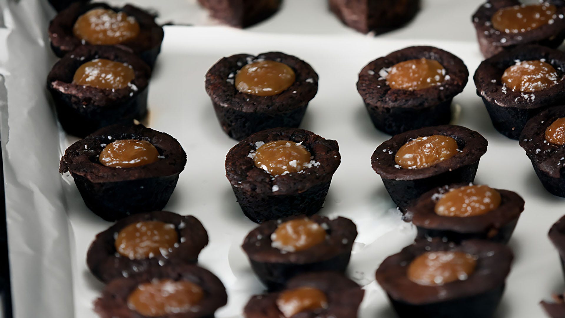 https://www.hersheyland.com/content/dam/hersheyland/en-us/recipes/recipe-images/868-rolo-sweet-and-salty-brownie-bites.jpg